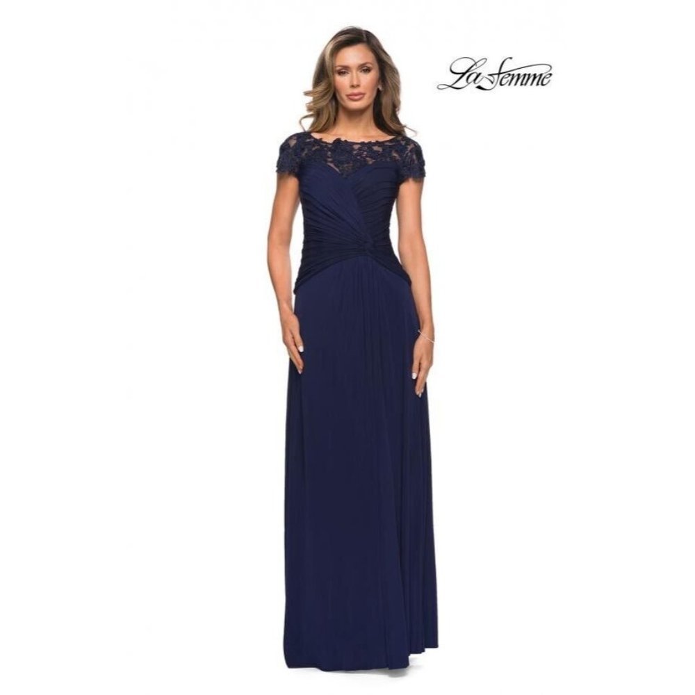 La Femme Navy Maxi Dress Size 2 EUC
Dress has been altered to fit 5’4”